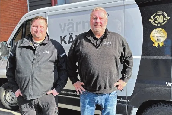 Michael Kallies och Peo Kallies utanför huvudkontoret i Sävedalen.